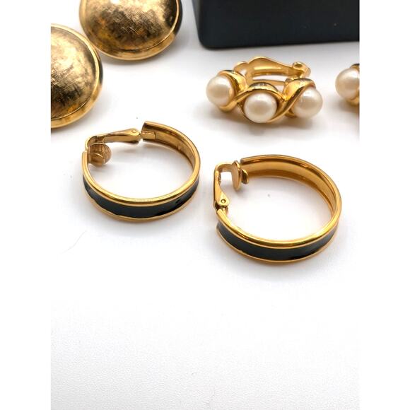 Lot of Six Pair Unsigned Vintage Gold Tone Clip On Earrings - Picture 4 of 9